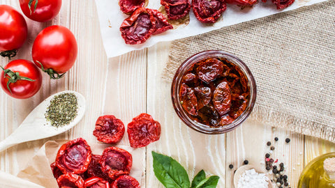 Dall'Orto al Piatto: Il Magico Viaggio dei Pomodori Secchi al Sole